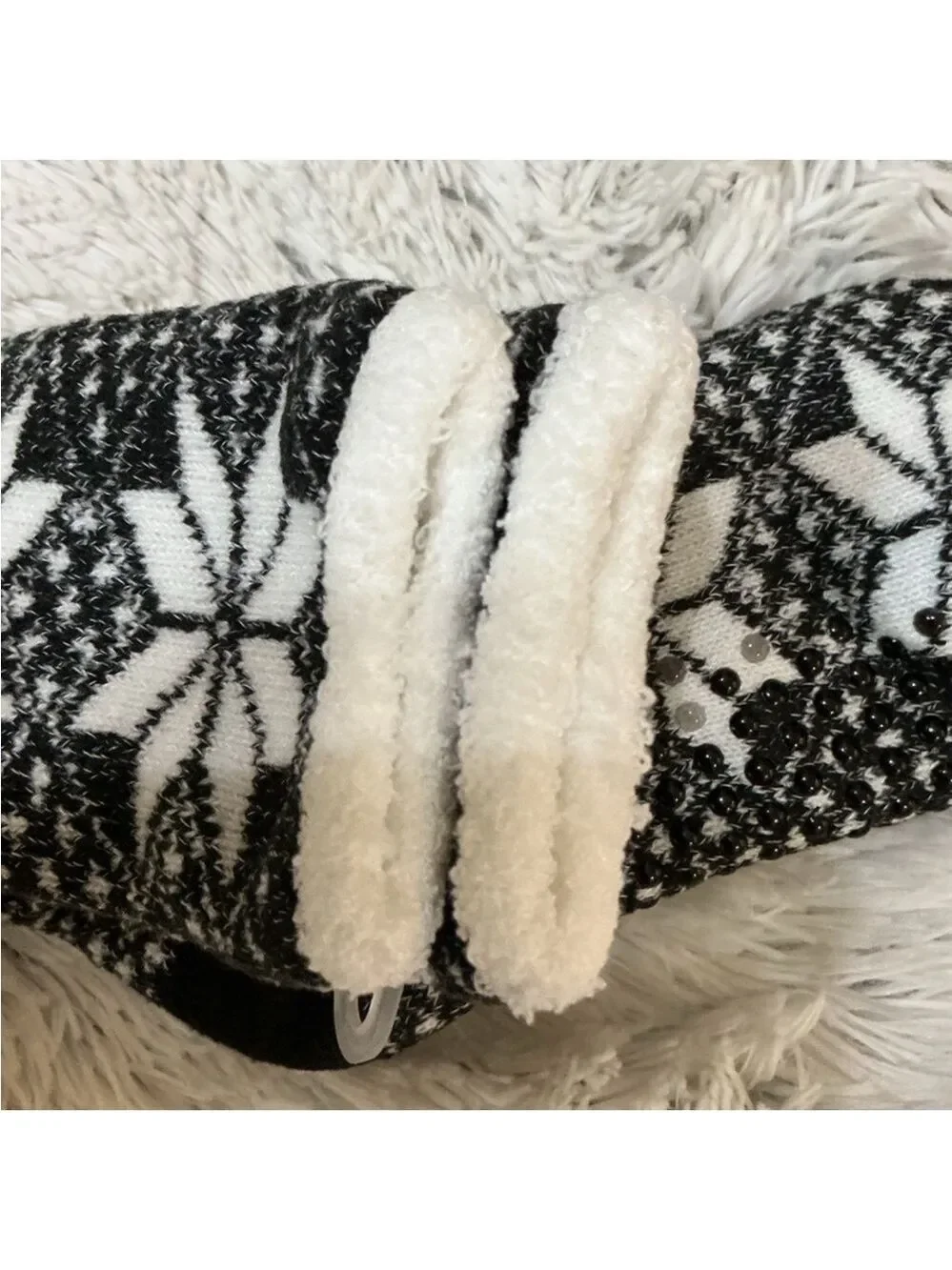Cuddl Duds snowflake theme slipper socks with grips 9-11 black white
